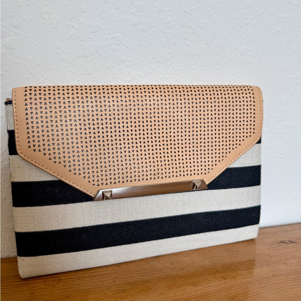 NWOT Women's Stella & Dot Clutch Medium Black and Beige